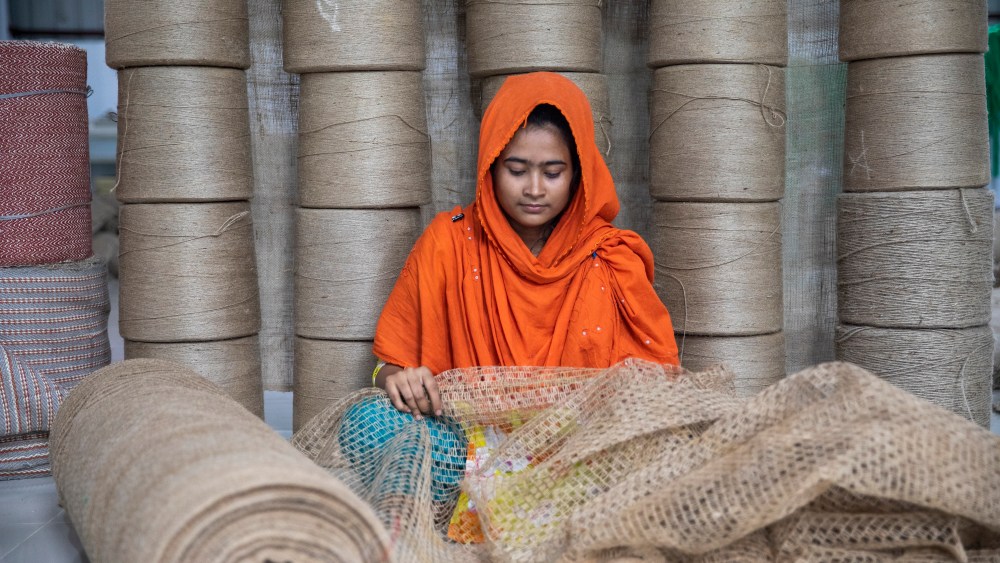 India Tightens Border Trade With Bangladesh, Restricts Some Fabric Shipments to Ocean Routes